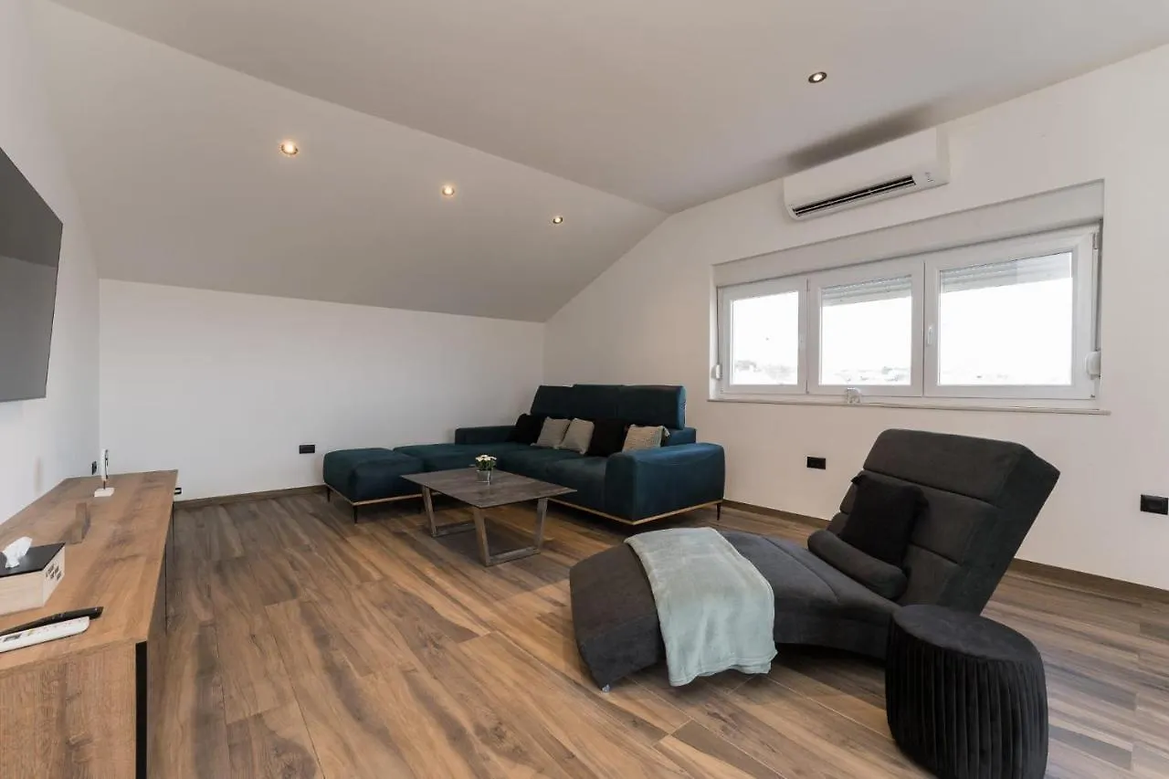 Relax 3Bdr Apartment With Terrace And Bbq ザダル
