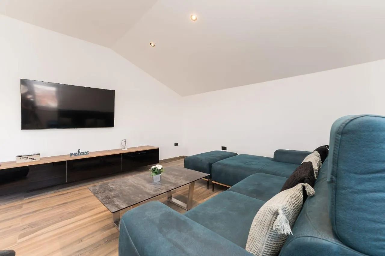 Relax 3Bdr Apartment With Terrace And Bbq ザダル 0*,
